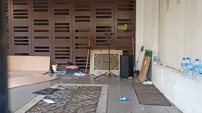 Kondisi rumah Nafa Ubach di Bintaro, Tangerang Selatan, pasca dijarah massa pada Sabtu (30/8/2025). [FTNews]